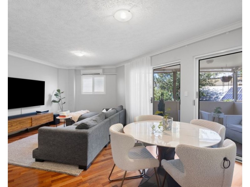 8/16 Miles Street, Hawthorne QLD 4171