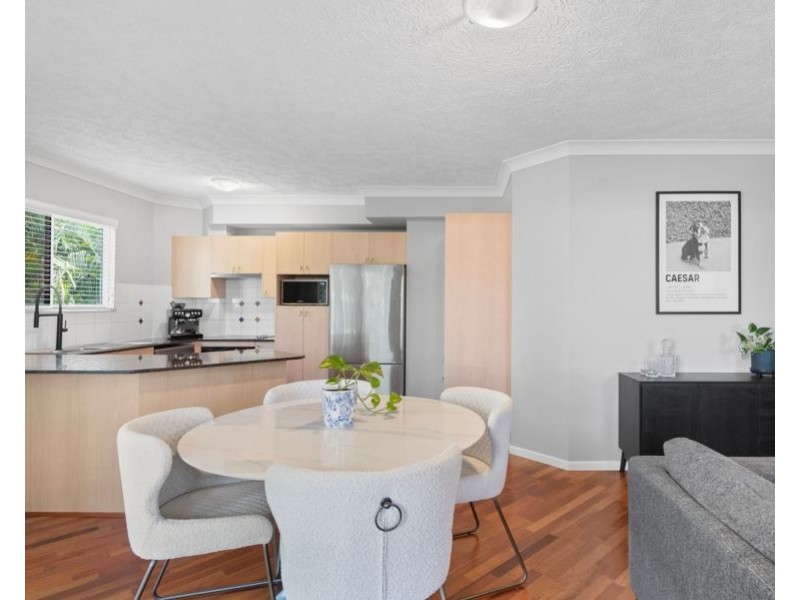 8/16 Miles Street, Hawthorne QLD 4171