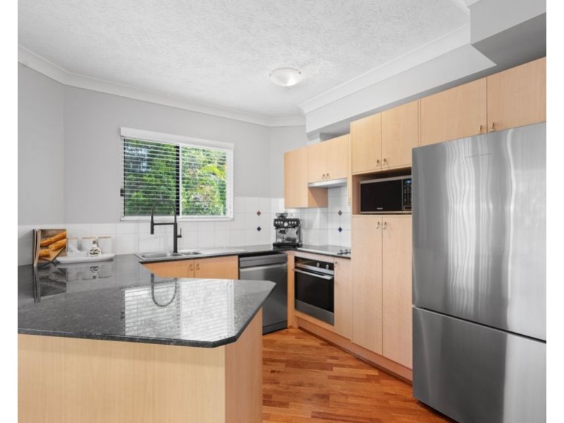 8/16 Miles Street, Hawthorne QLD 4171