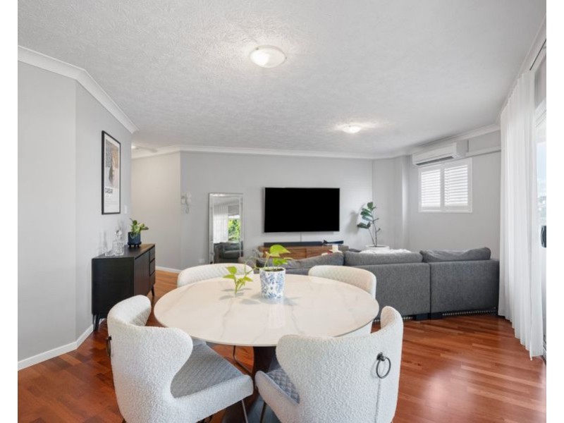 8/16 Miles Street, Hawthorne QLD 4171