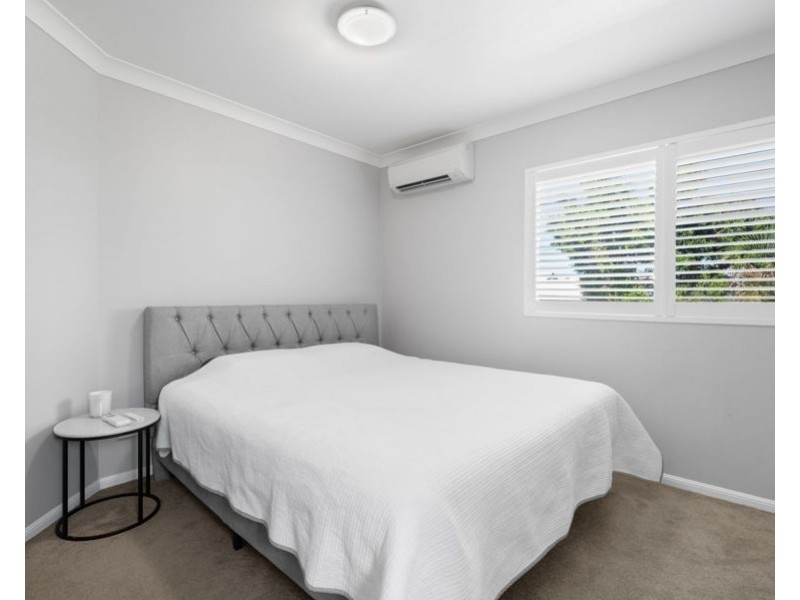 8/16 Miles Street, Hawthorne QLD 4171