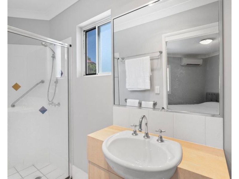 8/16 Miles Street, Hawthorne QLD 4171