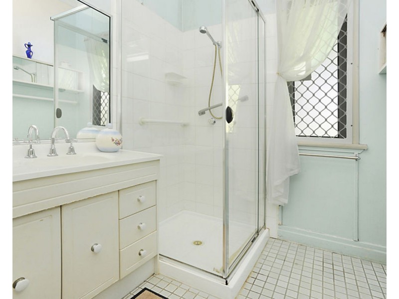 61 Melbourne Ave, Camp Hill QLD 4152