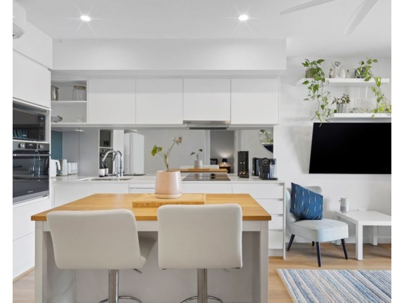 10403 / 300 Old Cleveland Rd, Coorparoo QLD 4151