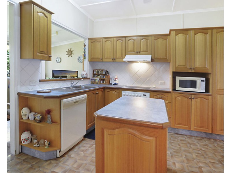 61 Melbourne Ave, Camp Hill QLD 4152