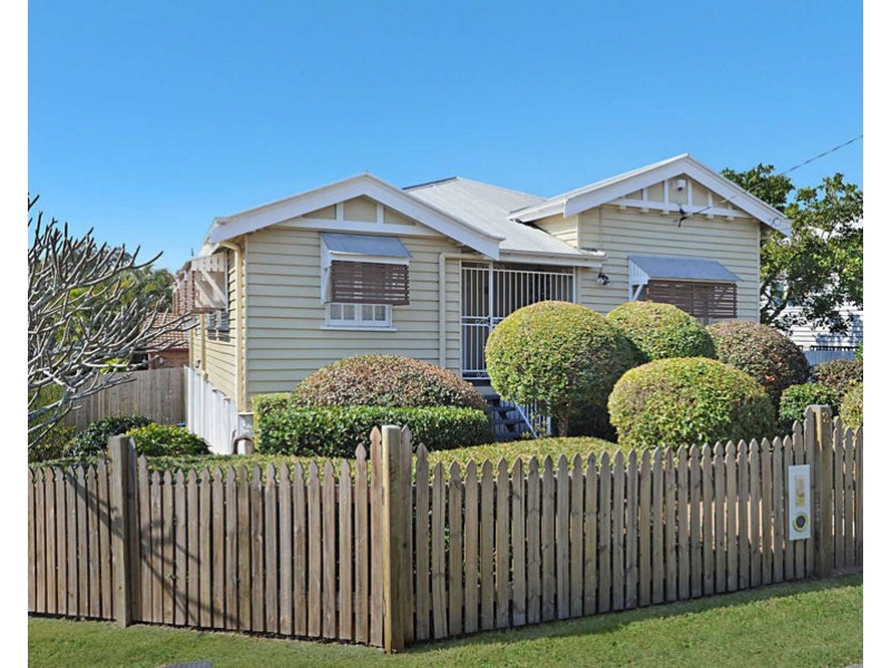 2 Peasant St, Holland Park West QLD 4121