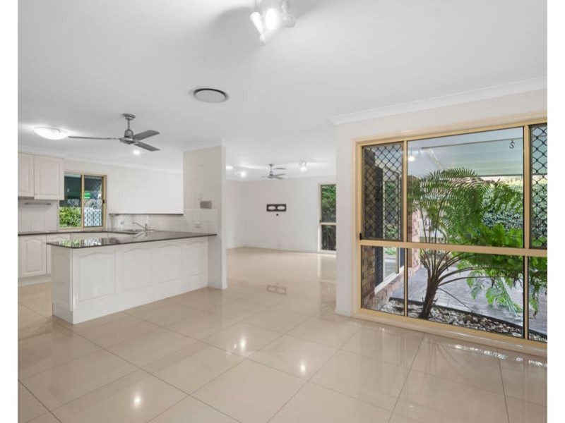 18 Homewood Pl, Carindale QLD 4152