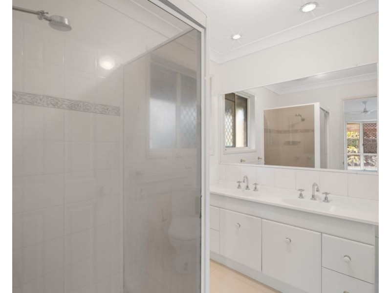 18 Homewood Pl, Carindale QLD 4152