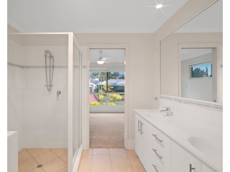 18 Homewood Pl, Carindale QLD 4152