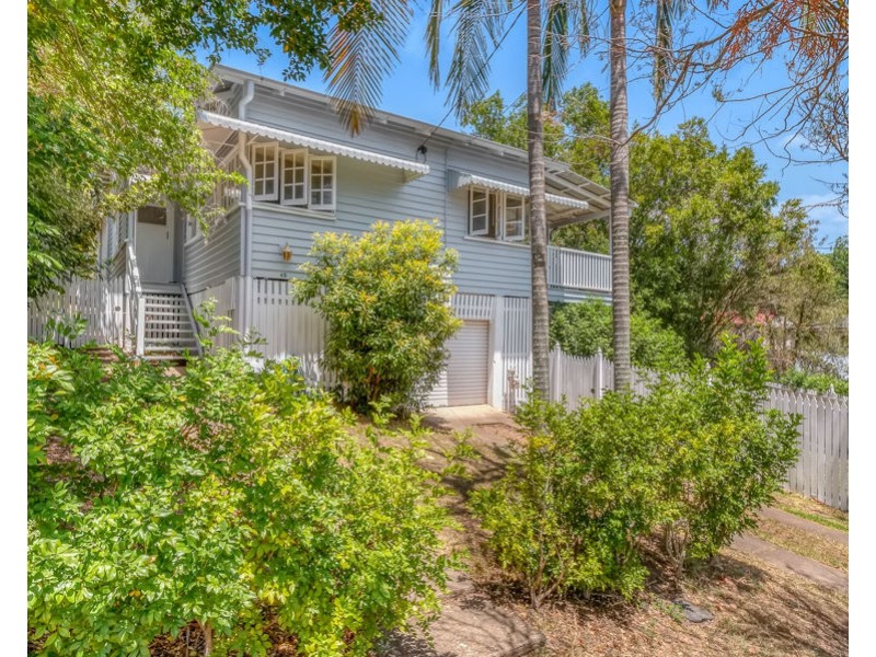 48 Waratah Ave, Holland Park West QLD 4121