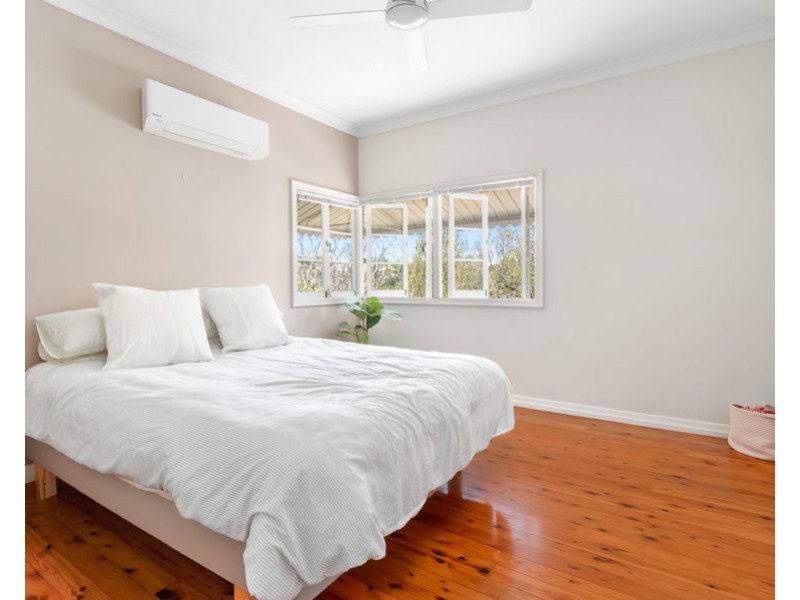 48 Waratah Ave, Holland Park West QLD 4121