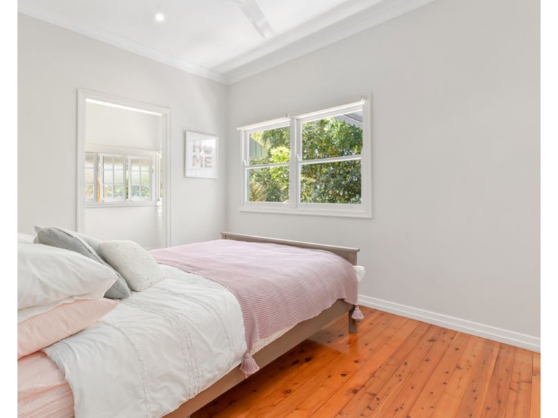 48 Waratah Ave, Holland Park West QLD 4121