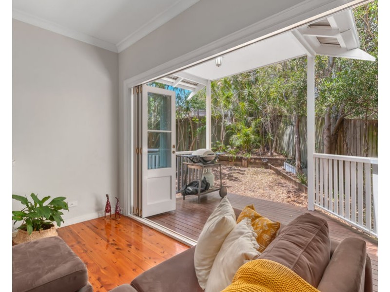 48 Waratah Ave, Holland Park West QLD 4121