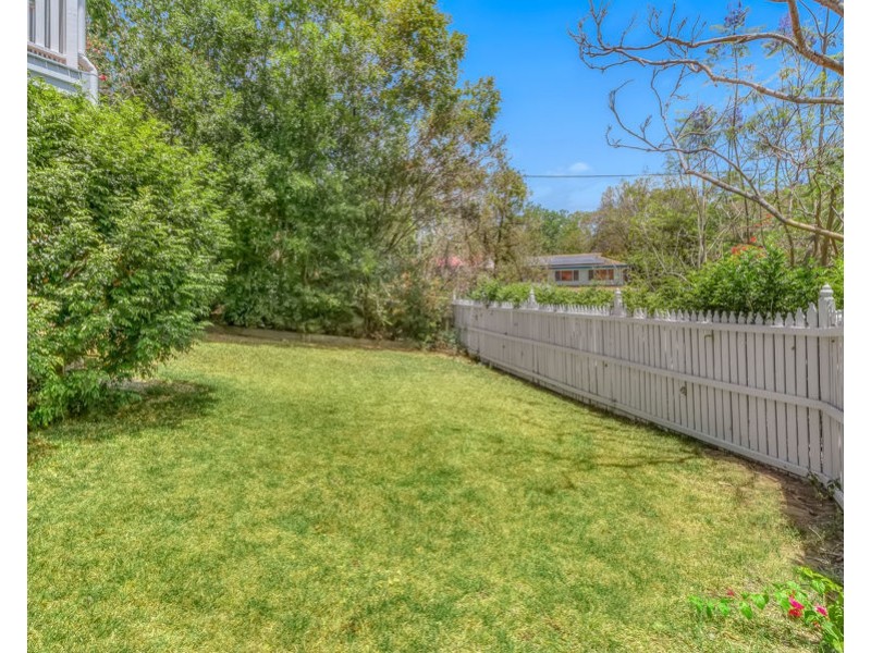 48 Waratah Ave, Holland Park West QLD 4121