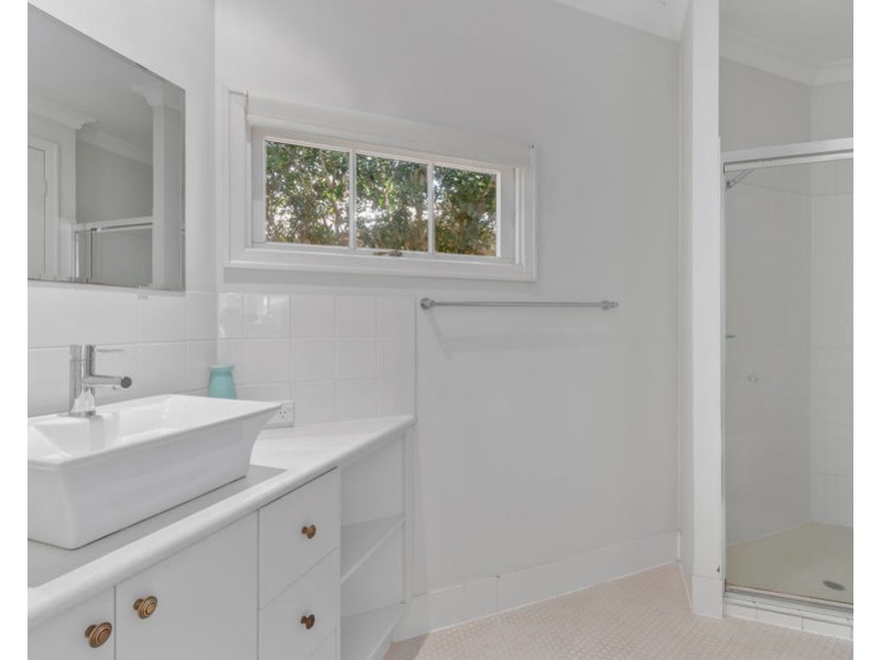 48 Waratah Ave, Holland Park West QLD 4121