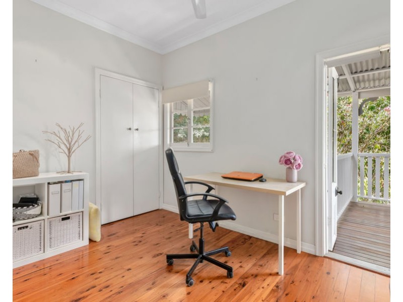 48 Waratah Ave, Holland Park West QLD 4121