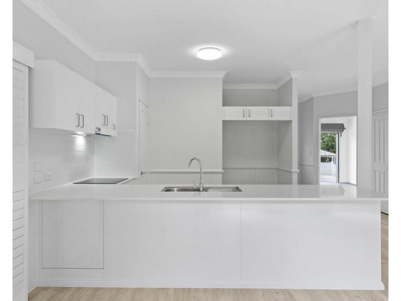 2/8 Poet St, Holland Park West QLD 4121