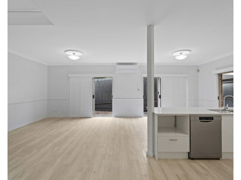 2/8 Poet St, Holland Park West QLD 4121