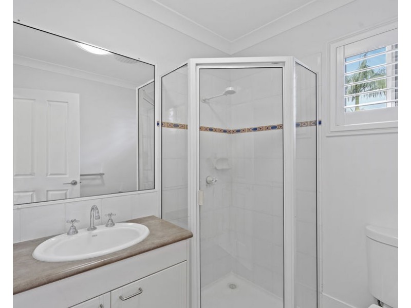 2/8 Poet St, Holland Park West QLD 4121