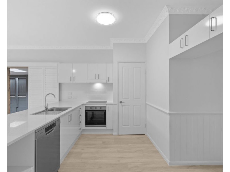 2/8 Poet St, Holland Park West QLD 4121