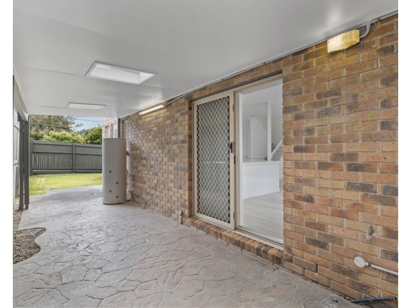 2/8 Poet St, Holland Park West QLD 4121