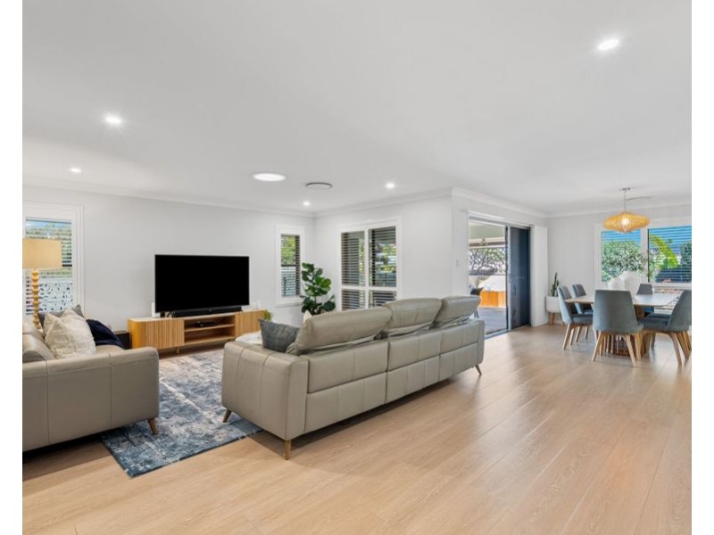 15 Wills st, Coorparoo QLD 4151