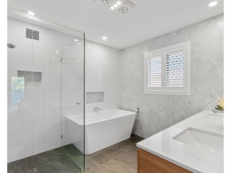 15 Wills st, Coorparoo QLD 4151
