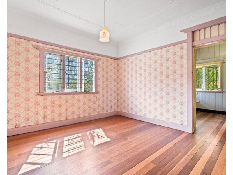 39 Halstead St, Coorparoo QLD 4151