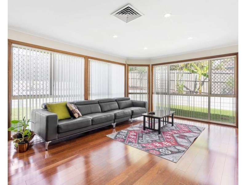 43 Oakley Street, Carindale QLD 4152