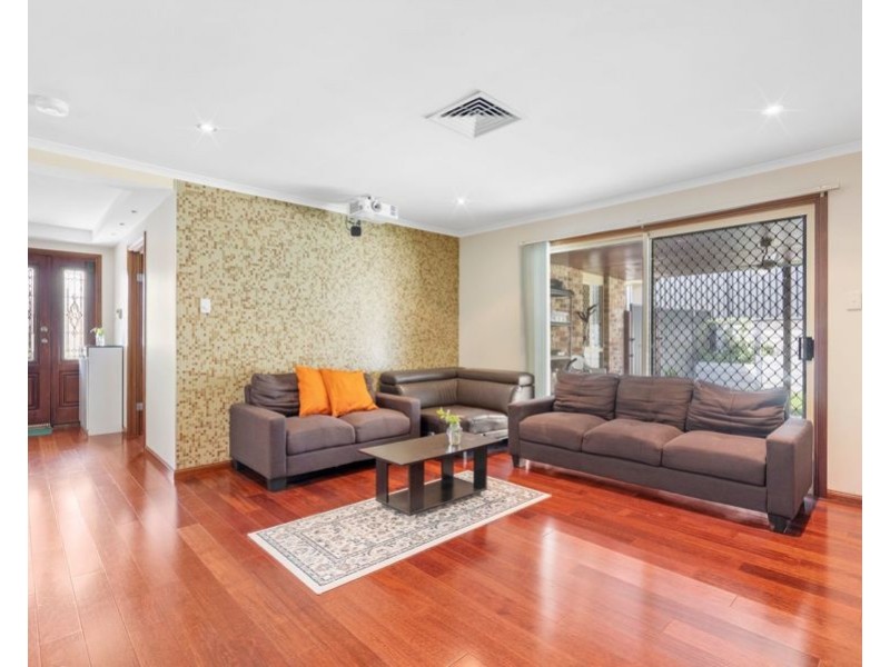 43 Oakley Street, Carindale QLD 4152