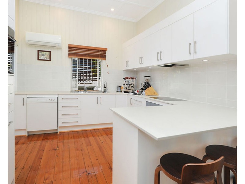 2 Peasant St, Holland Park West QLD 4121