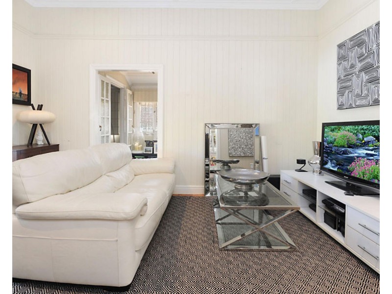 2 Peasant St, Holland Park West QLD 4121