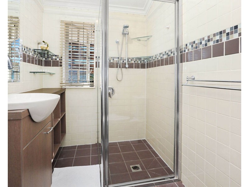 2 Peasant St, Holland Park West QLD 4121