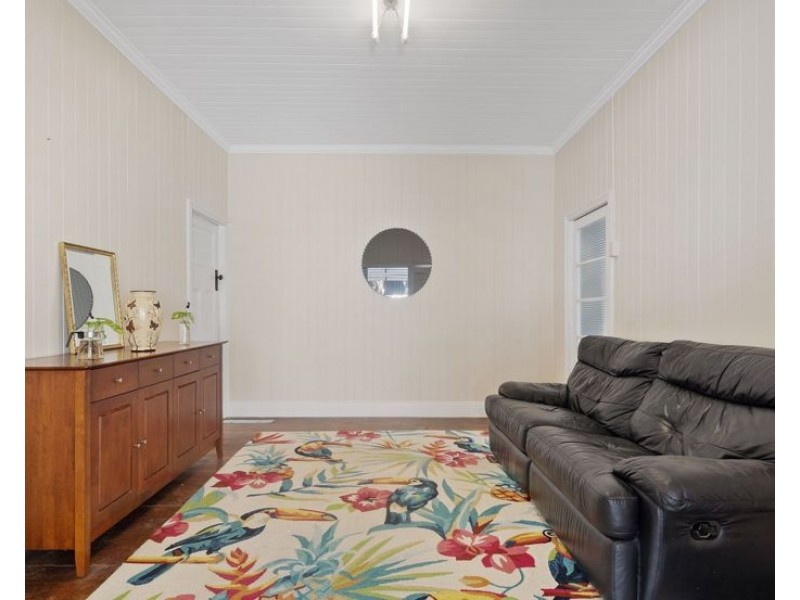 50 Wylie Ave, Coorparoo QLD 4151