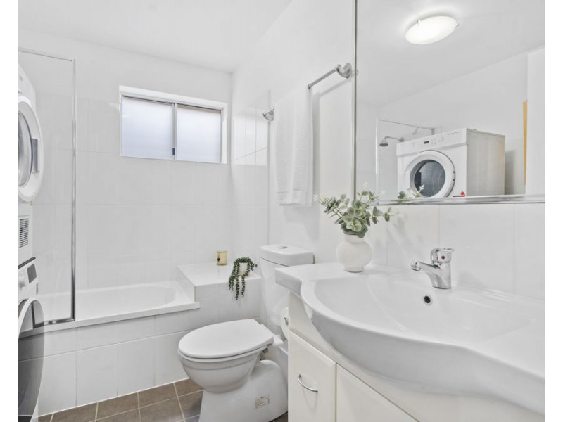 1/298 Cavendish Road, Coorparoo QLD 4151