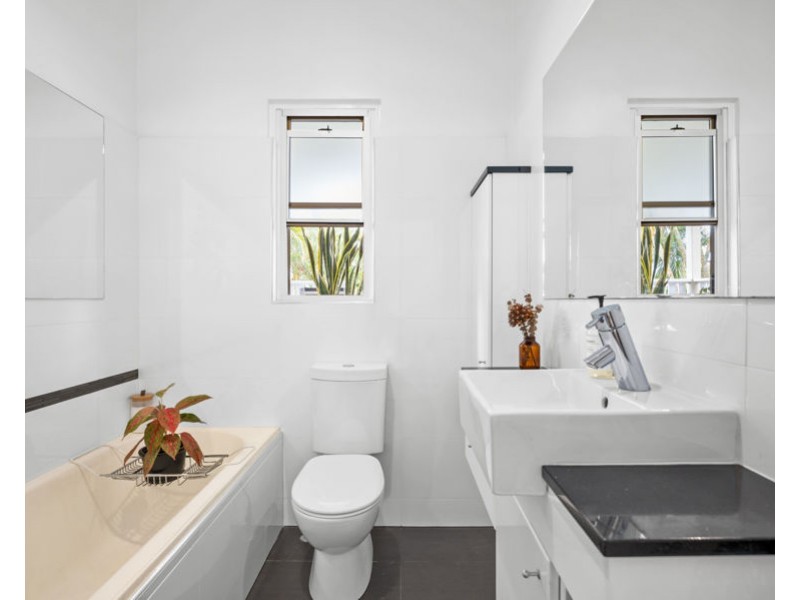 11 Wills Street, Coorparoo QLD 4151