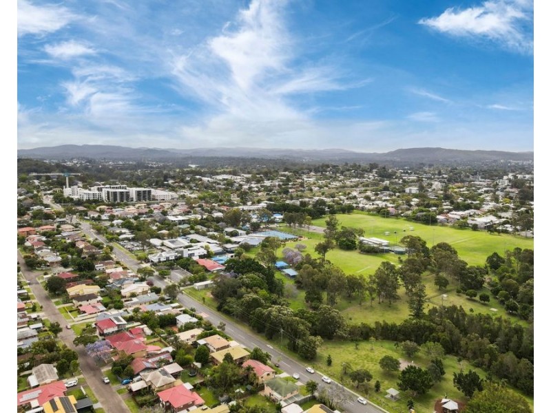 339 Clivden Ave, Oxley QLD 4075