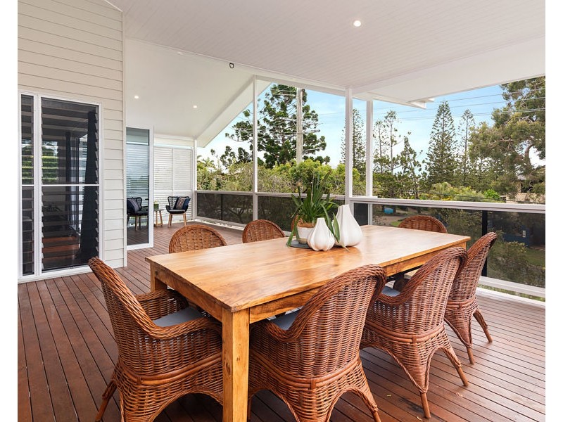 11 Torquay Road, Redland Bay QLD 4165