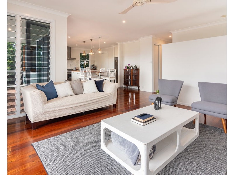 11 Torquay Road, Redland Bay QLD 4165