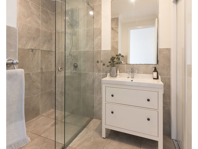 11 Torquay Road, Redland Bay QLD 4165