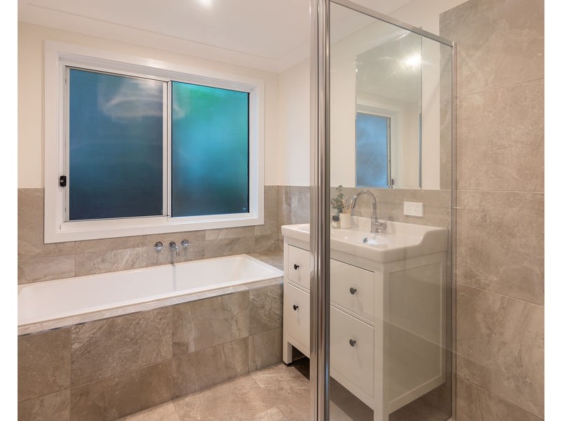 11 Torquay Road, Redland Bay QLD 4165