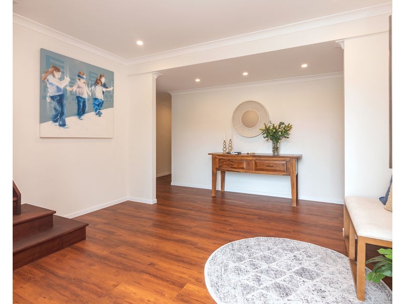 11 Torquay Road, Redland Bay QLD 4165