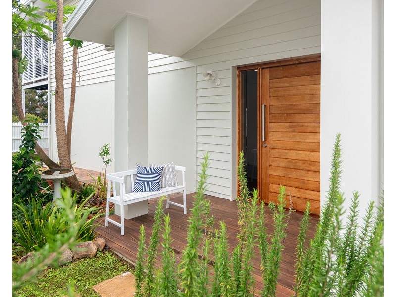 11 Torquay Road, Redland Bay QLD 4165