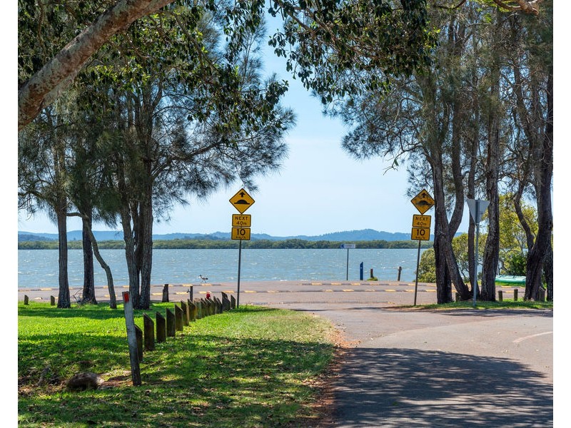 11 Torquay Road, Redland Bay QLD 4165