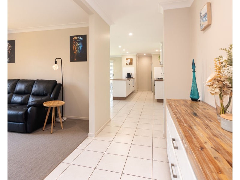 35 Bankswood Drive, Redland Bay QLD 4165