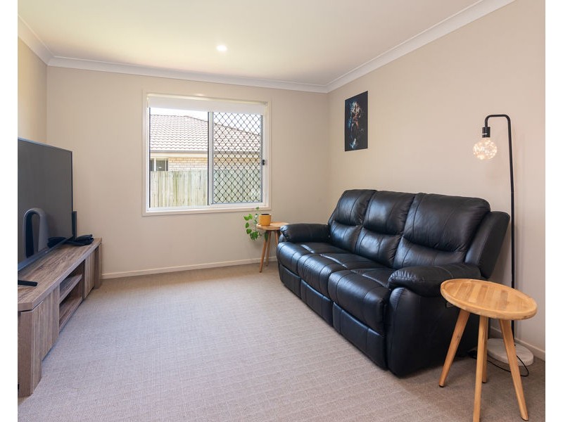 35 Bankswood Drive, Redland Bay QLD 4165