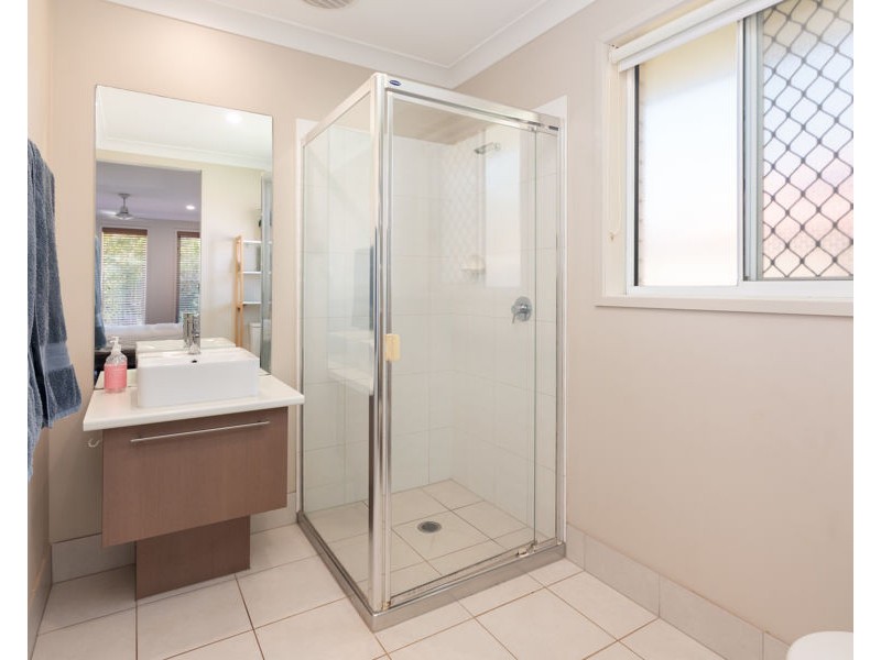 35 Bankswood Drive, Redland Bay QLD 4165