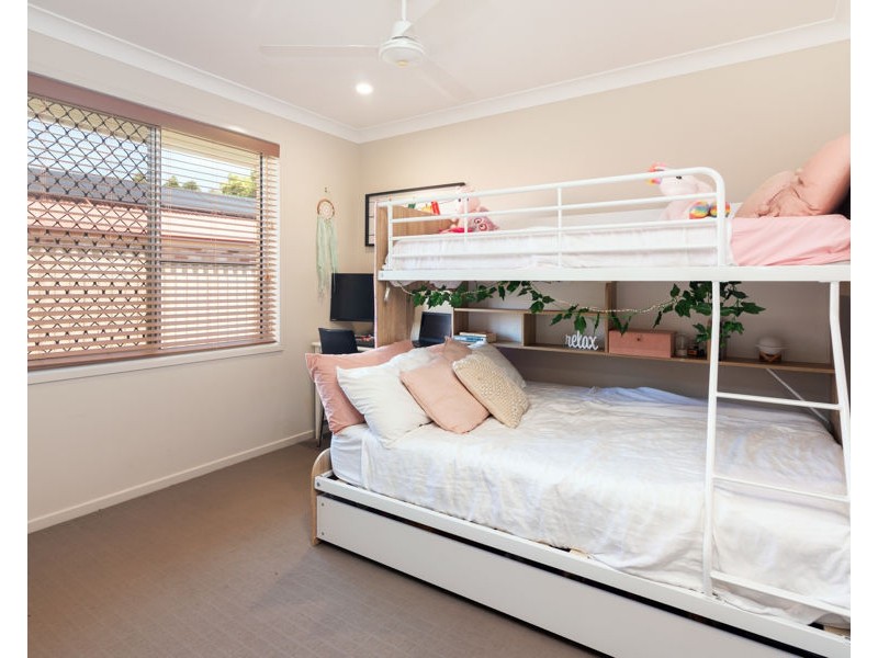 35 Bankswood Drive, Redland Bay QLD 4165