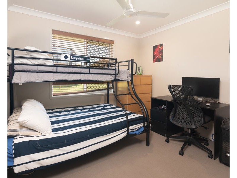 35 Bankswood Drive, Redland Bay QLD 4165