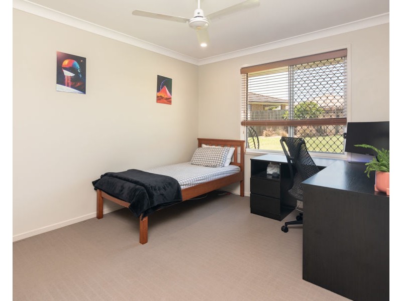 35 Bankswood Drive, Redland Bay QLD 4165